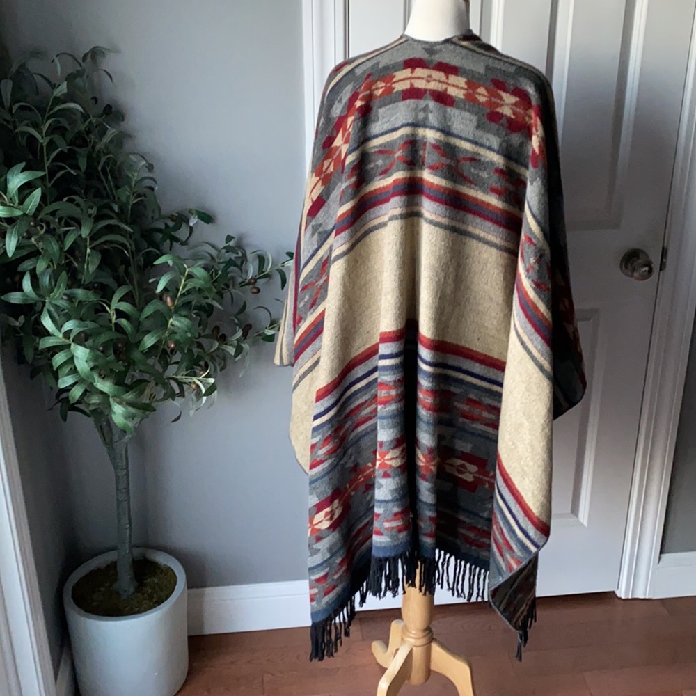KIBOOTS Reversible Oversized Wool Wrap Poncho - Picture 9 of 10